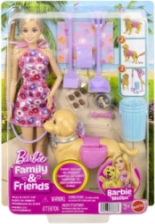 Barbie-Puppe mit Hündchen beim Spaziergang