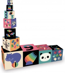 Kartonfalturm mit Bildern von Andy Westface