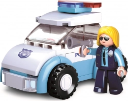 Polizistin mit Fahrzeug von Sluban