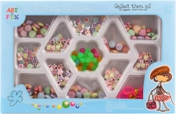 Set aus Kunststoffperlen in einer Schachtel für Kinder