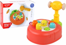 Kinderspiel Whac‑a‑Mole bunte Möhre mit Hammer