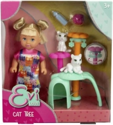 Puppe Evička mit Katzenkratzbaum