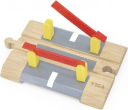 Holziger Bahnübergang mit Schranken, batteriebetrieben