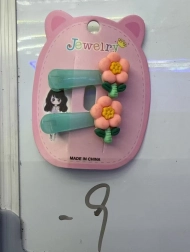 Haarspange mit orangefarbener Blüte