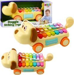 Rollender Hund mit Zimbeln