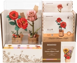 Display mit roter Kamelie und rosa Rose