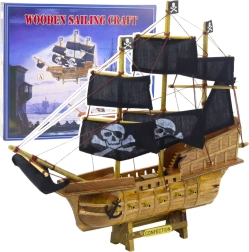 Dekoratives Sammlerstück eines Piratenschiffmodells mit schwarzen Segeln 33x29cm