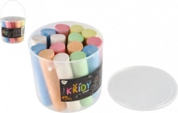 Bunte Gehwegkreide im Eimer