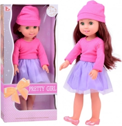 Elegante modische Puppe mit realistischen Accessoires