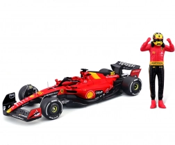 Metallmodell Bburago Ferrari SF23 1:24 mit Fahrerfigur