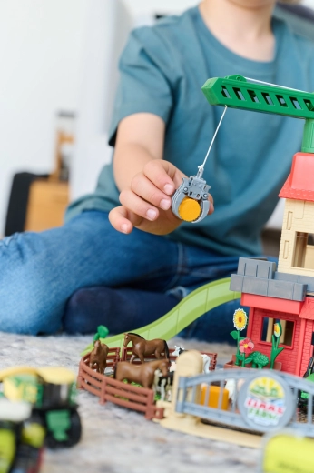 Funktionaler Kran mit Flaschenzug zum Heben von Lasten