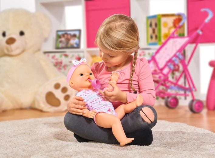 Trinkt und macht Pipi wie ein echtes Baby