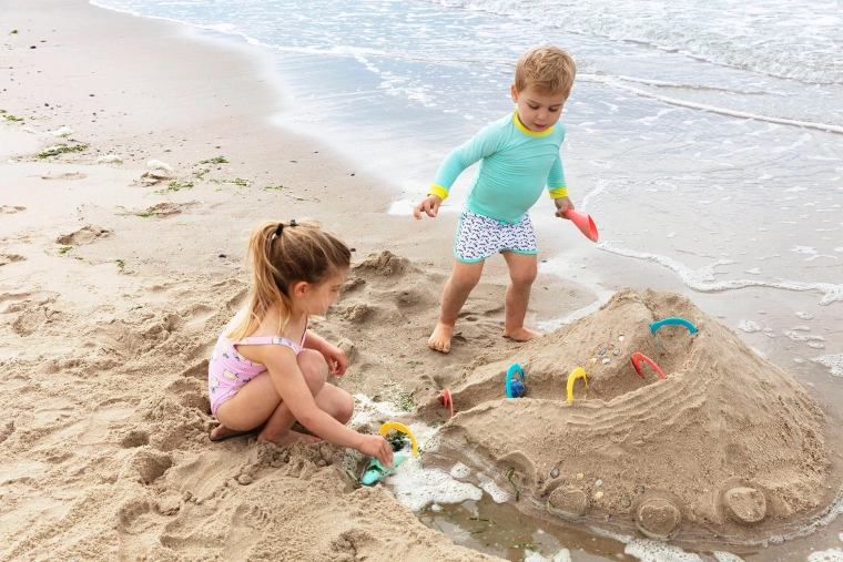 Quut Strandspiel Ringo – Set mit 6 Ringen und Ball