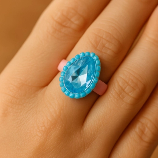 Glitzersteine und kräftige Farben