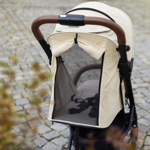 Verlängerbares Verdeck und Belüftung für Sommertage
