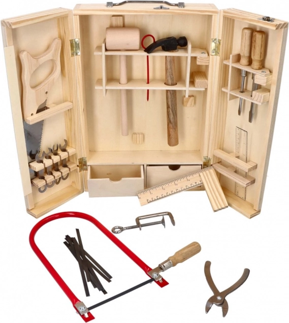 Holzkiste mit Metallwerkzeug