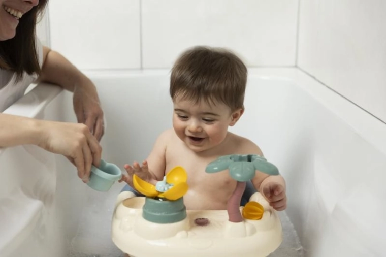 Einfaches Hineinsetzen dank verschiebbarem Tablett