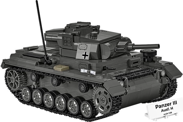Authentischer Panzer mit beweglichen Ketten und drehbarem Turm
