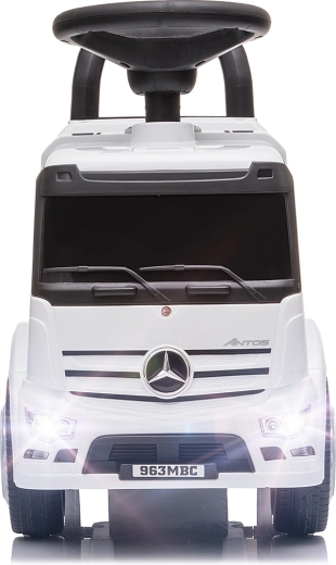 Lizenziertes Mercedes-Benz Design und realistische Details