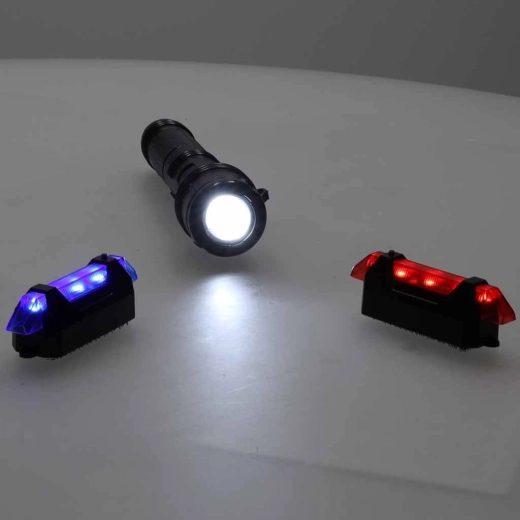 Lichter und Taschenlampe für Spiel am Tag und in der Dämmerung