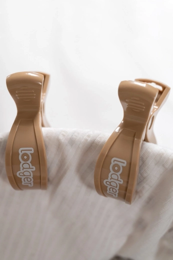 Kompakte Clips in elegantem Beige
