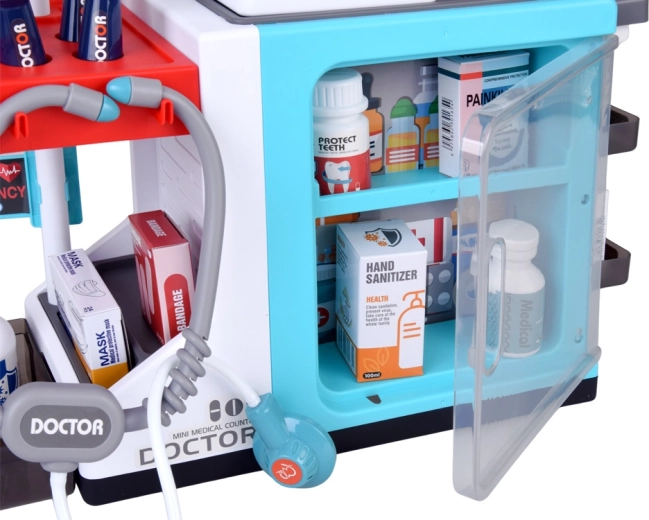 Übersichtliche Klinik und Apotheke