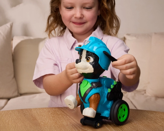 Ziehen und loslassen: Actionfahrt und Wheelie