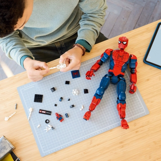 Minifigur, Namensschild und Bauspaß in LEGO Builder