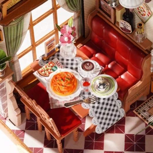 Detailliertes Mini-Bistro als Dekoration