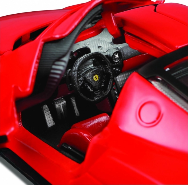 Ausgearbeiteter Innenraum und authentische Details