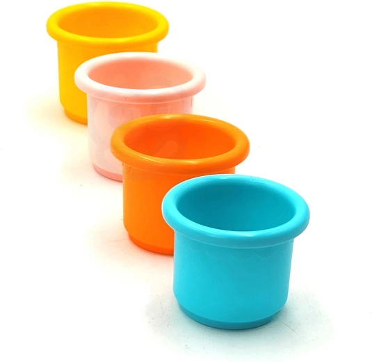 Becher zum Umfüllen von Wasser