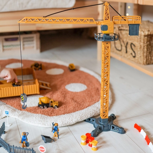 Turmkran mit Drehfunktion und funktionsfähigem Haken