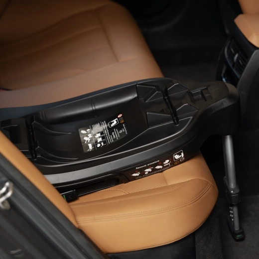Sichere Installation mit ISOFIX und Stützfuß