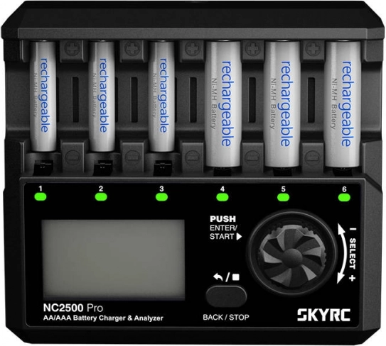 Intelligentes AA/AAA-Ladegerät SkyRC mit Refresh-Funktion und USB QC 3.0