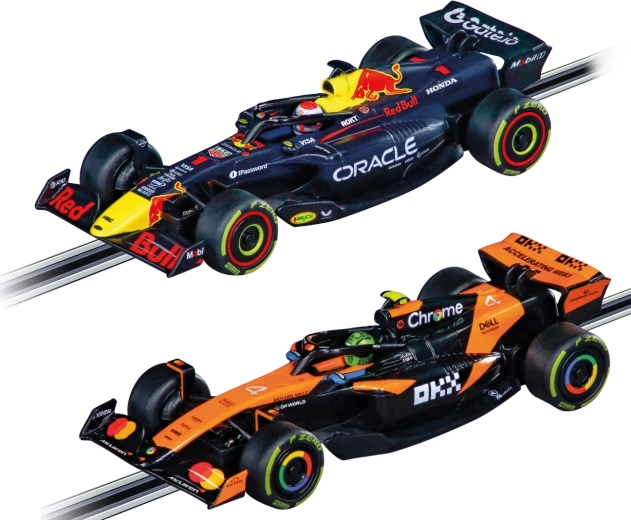Zwei F1-Fahrzeuge für ein Rennen zu zweit