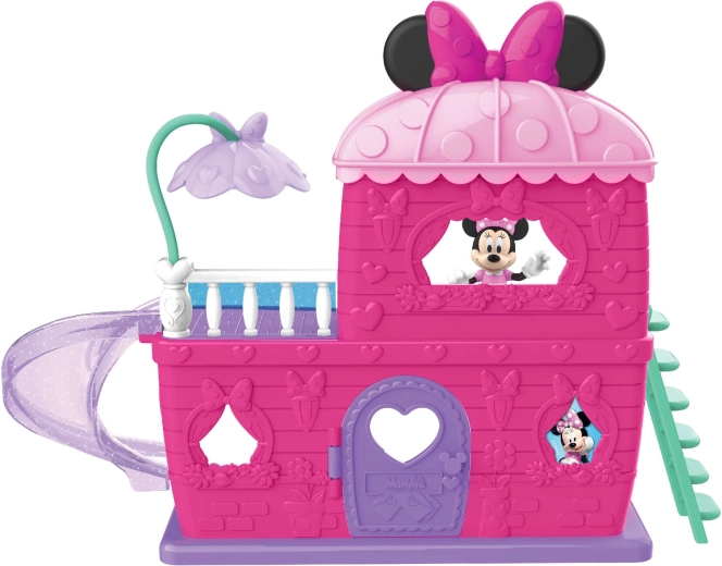 Zweigeschossige Spielumgebung mit Balkon