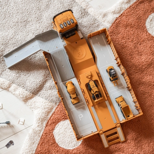 Ausklappbarer TIR mit Parkplatz und Stabilisatoren