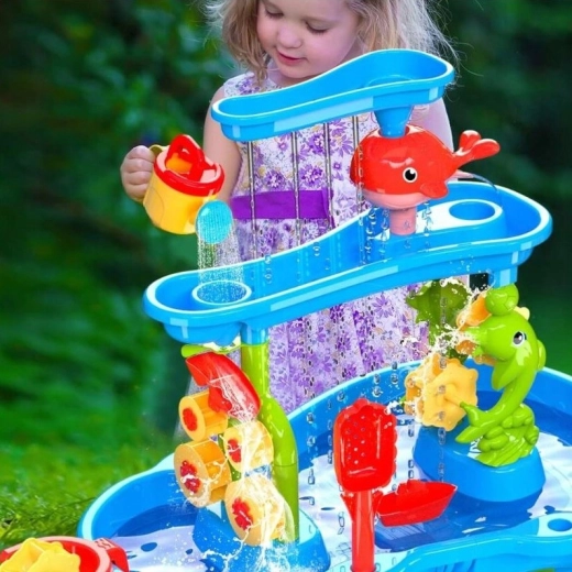 3-stöckige Kaskade mit Wasserrädern