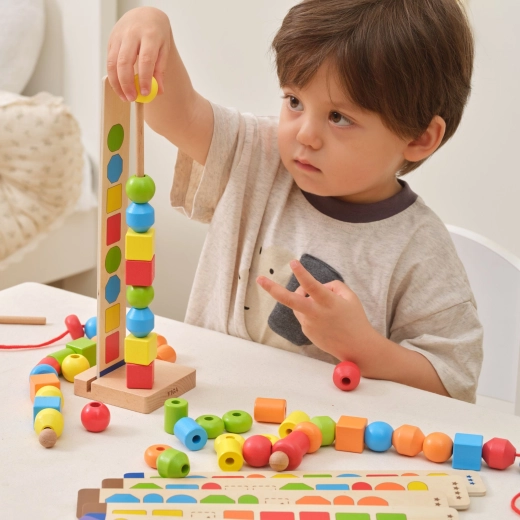 5 Farben und 5 Formen zum Sortieren und für Logik
