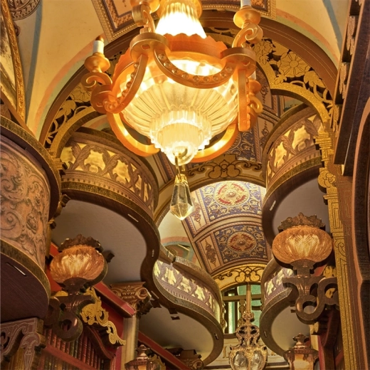 Luxuriöse Bibliothek im Miniaturformat