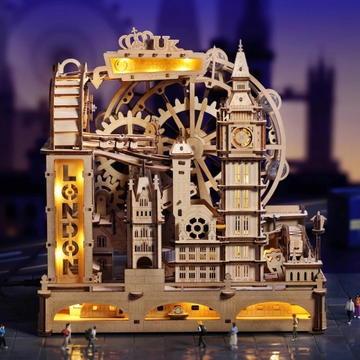 Funktionierende mechanische Kugelbahn