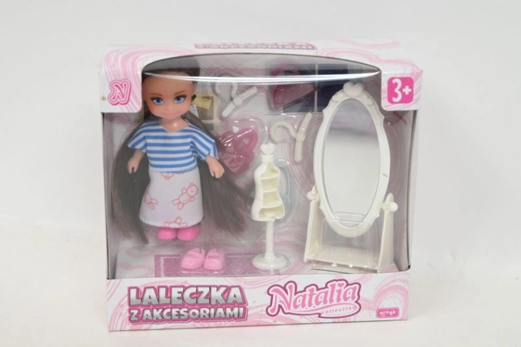 Natalia-Puppe mit Kleiderschrank