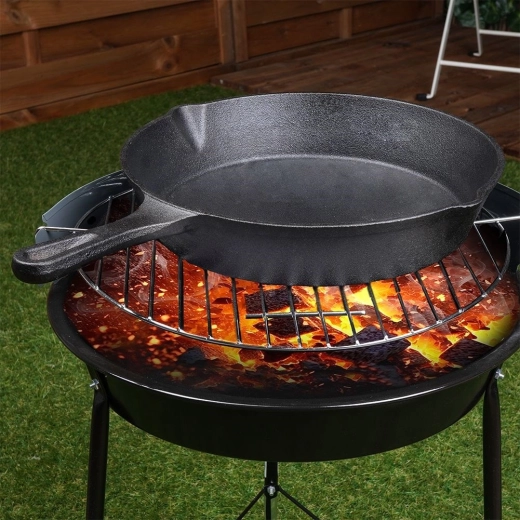 Vielseitig einsetzbar auf dem Herd, im Ofen und über offenem Feuer