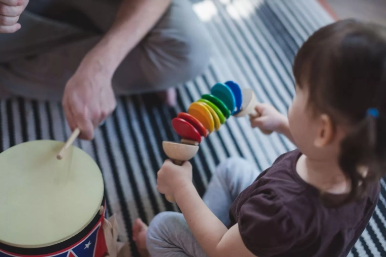 Ideales erstes Musikspielzeug für kleine Kinder