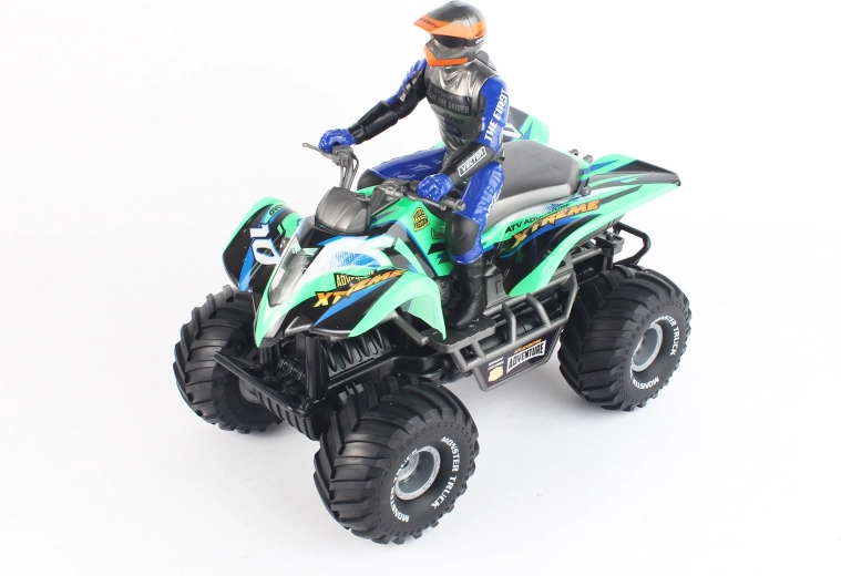 Gelände-Quad mit Fahrer