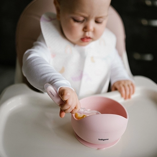 Ergonomische Form für die ersten selbstständigen Bissen
