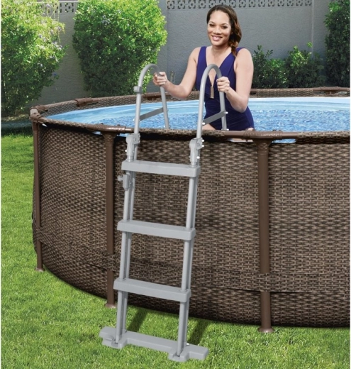 Sicherer Einstieg mit Leiter