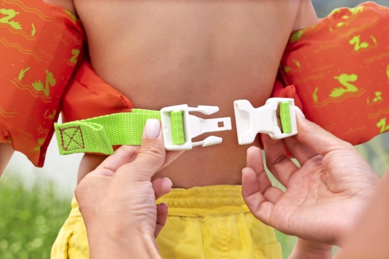 Sicherer Halt mit verstellbarer Schnalle