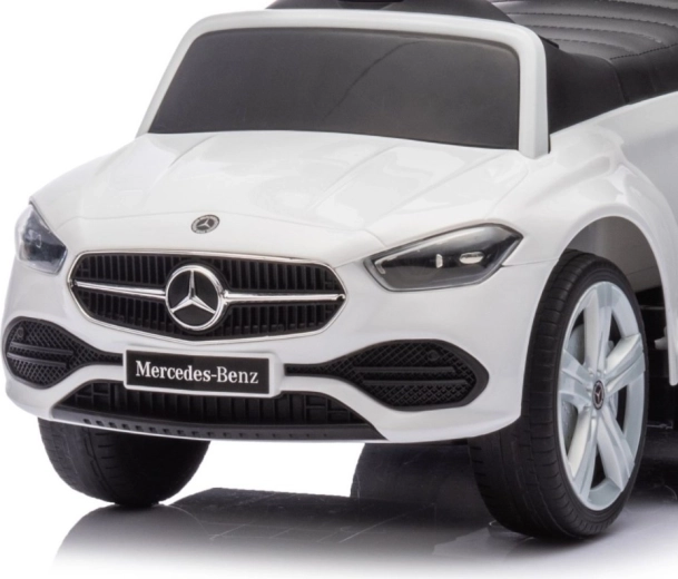 Realistische Details im MERCEDES-Stil