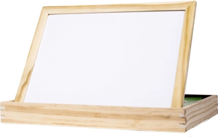 Holzbox zur Aufbewahrung des Zubehörs